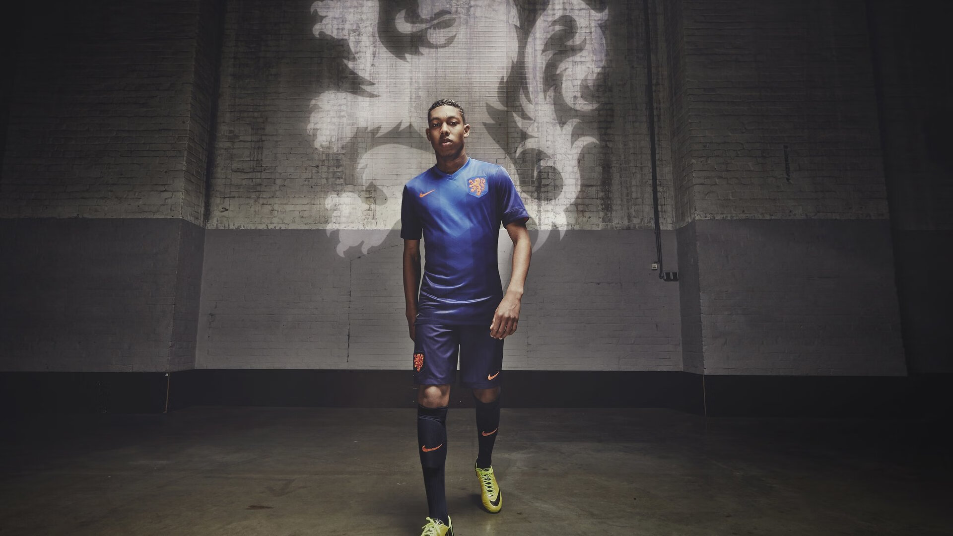 保龄球公开赛：精准滚动制胜，保龄球现场