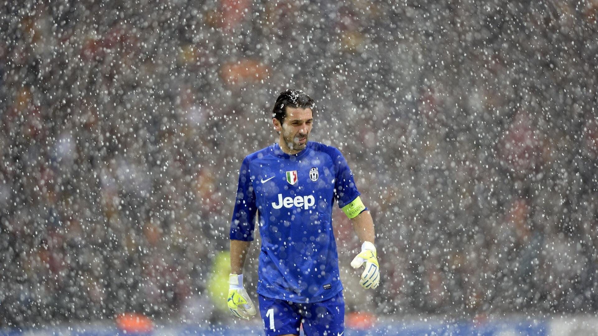 外援持球领跑球队，连环进攻令对手眼花缭乱，外援足球